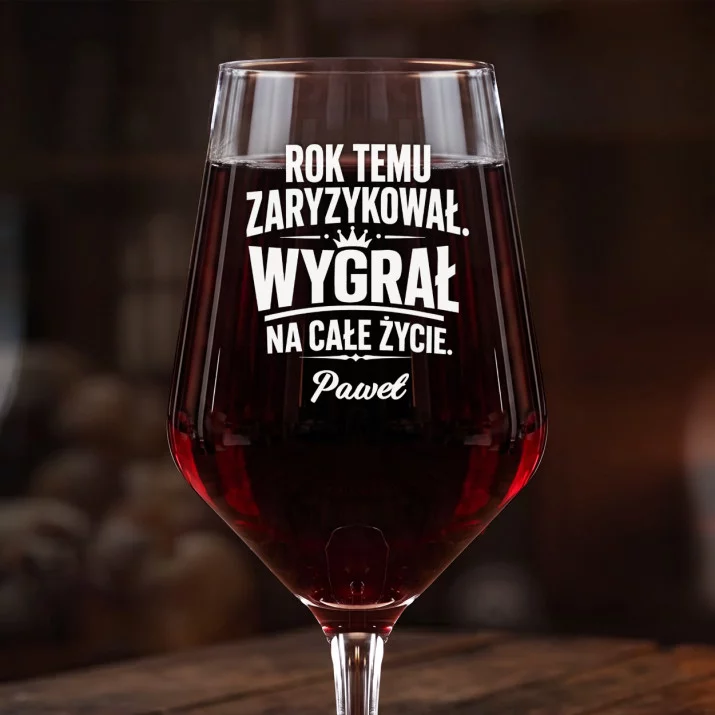 Mega Kieliszek Do Wina z Grawerem Na Pierwszą Rocznicę Ślubu Prezent Na Walentynki Dla Mężczyzny: Rok Temu Wygrał