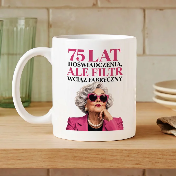 Kubek Z Nadrukiem Dla 75 Latki Prezent Na 75 Urodziny Dla Kobiety: Stylowa Klasyka Kubek Z Nadrukiem Dla 75 Latki Prezent Na 75 Urodziny Dla Kobiety: Stylowa Klasyka