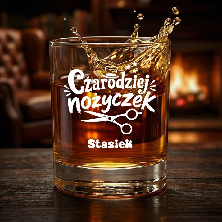 Szklanki Do Whisky z Grawerem Dla Fryzjera Prezent Dla Mężczyzny: Czarodziej Nożyczek Szklanki Do Whisky z Grawerem Dla Fryzjera Prezent Dla Mężczyzny: Czarodziej Nożyczek