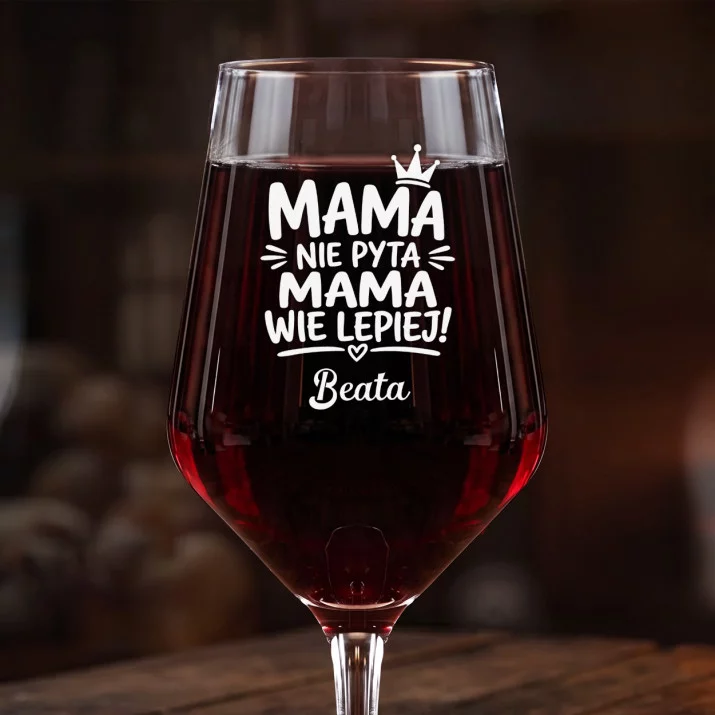 Mega Kieliszek Do Wina z Grawerem Na Dzień Mamy Prezent Dla Mamy Kobiety: Mama Wie Lepiej Grawer Mega Kieliszek Do Wina z Grawerem Na Dzień Mamy Prezent Dla Mamy Kobiety: Mama Wie Lepiej Grawer