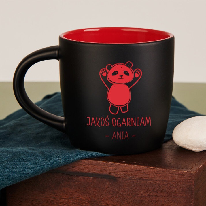 Jakoś ogarniam - Czarny kubek ceramiczny Jakoś ogarniam - Czarny kubek ceramiczny