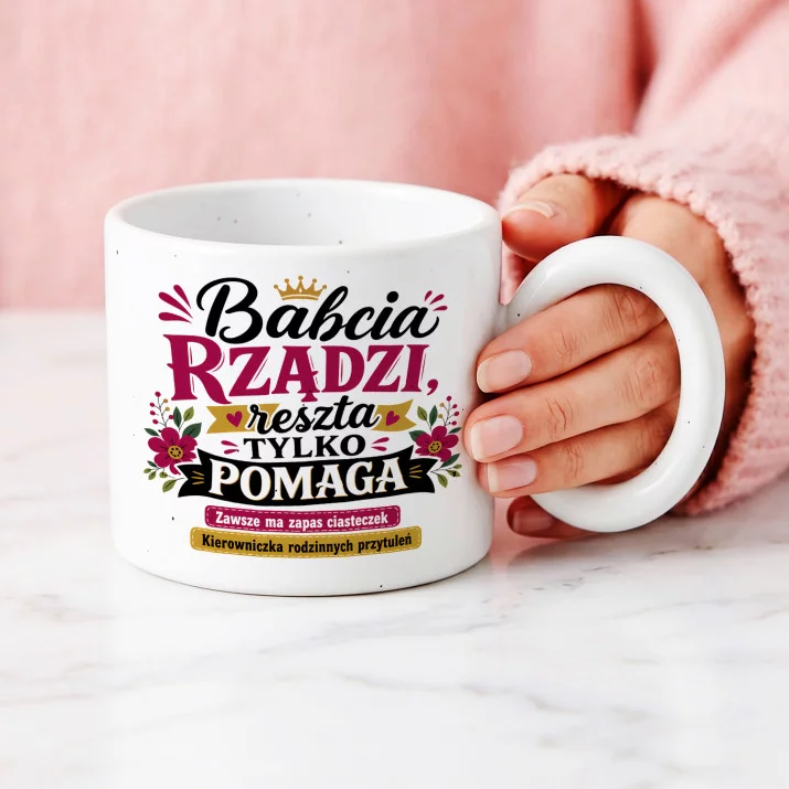 Kubek Z Okrągłym Uchem Dla Babci Prezent Na Dzień Babci Dla Kobiety: Babcia Z Humorem Kubek Z Okrągłym Uchem Dla Babci Prezent Na Dzień Babci Dla Kobiety: Babcia Z Humorem