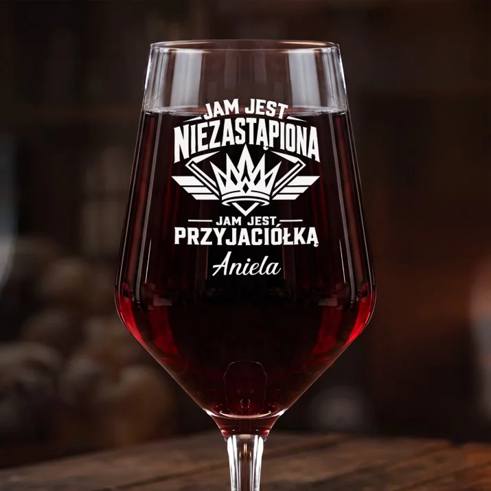Mega Kieliszek Do Wina z Grawerem Dla Przyjaciółki Prezent Dla Kobiety: Niezastąpiona Mega Kieliszek Do Wina z Grawerem Dla Przyjaciółki Prezent Dla Kobiety: Niezastąpiona