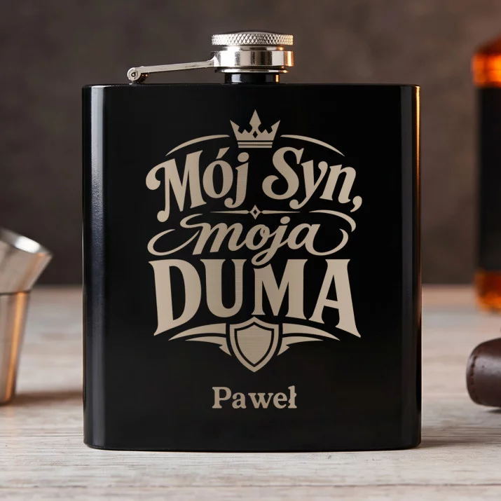 Piersiówka Z Grawerem Dla Syna Prezent Dla Mężczyzny: Duma Rodzica Piersiówka Z Grawerem Dla Syna Prezent Dla Mężczyzny: Duma Rodzica