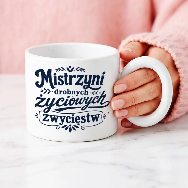Kubek Z Okrągłym Uchem Na 50 Urodziny Prezent Dla 50 Latki Kobiety: Rysunkowa Ironia