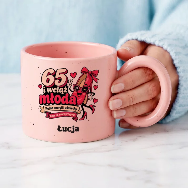 Kubek Premium Na 65 Urodziny Prezent Dla 65 Latki Kobiety: 65 I Wciąż Młoda