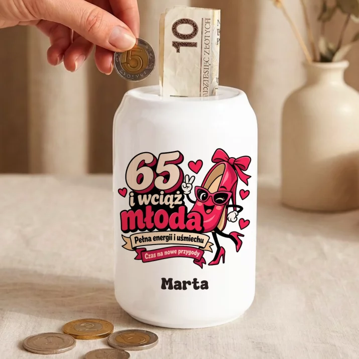 Skarbonka Na 65 Urodziny Prezent Dla 65 Latki Kobiety: 65 I Wciąż Młoda Skarbonka Na 65 Urodziny Prezent Dla 65 Latki Kobiety: 65 I Wciąż Młoda