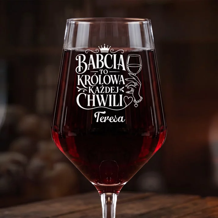 Mega Kieliszek Do Wina z Grawerem Dla Babci Prezent Na Dzień Babci Dla Kobiety: Babcia Królowa Chwili Mega Kieliszek Do Wina z Grawerem Dla Babci Prezent Na Dzień Babci Dla Kobiety: Babcia Królowa Chwili