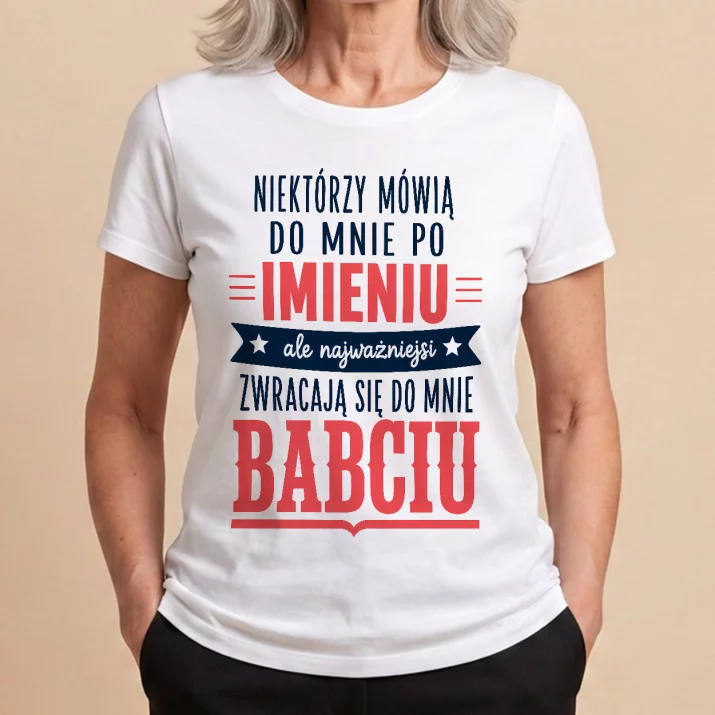 Koszulka Damska Biała Dla Babci Prezent Na Dzień Babci Dla Kobiety: Nie Mów Mi Po Imieniu