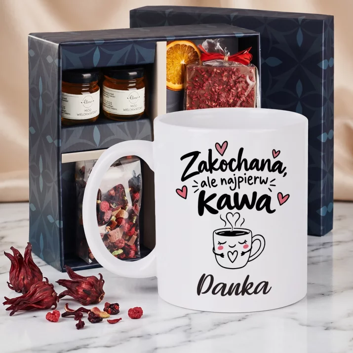 Zestaw Prezentowy z Kubkiem Na Walentynki Na Rocznicę Dla Kobiety: Zakochana, Ale Najpierw