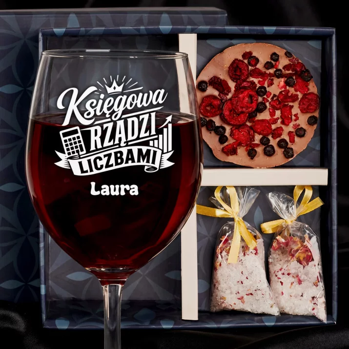 Zestaw Prezenowy z Kieliszkiem do Wina Dla Księgowej Dla Kobiety: Księgowa Rządzi Liczbami Zestaw Prezenowy z Kieliszkiem do Wina Dla Księgowej Dla Kobiety: Księgowa Rządzi Liczbami