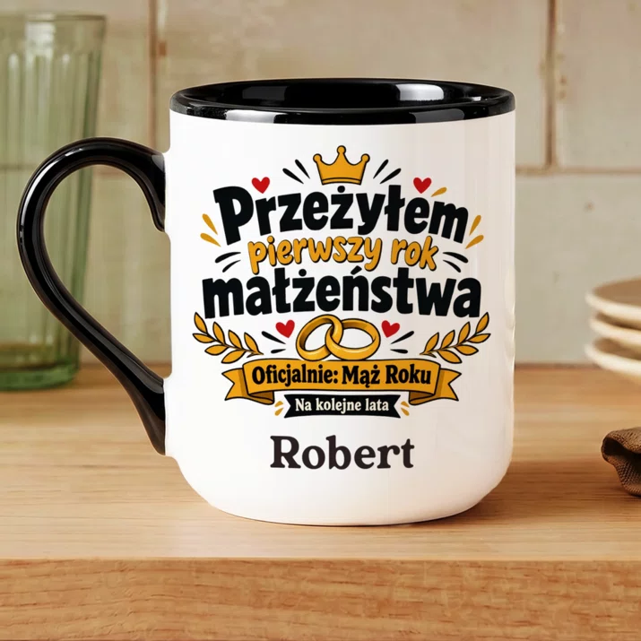 Kubek Personalizowany Na Pierwszą Rocznicę Ślubu Prezent Na Walentynki Dla Mężczyzny: Przeżyłem Pierwszy Rok Kubek Personalizowany Na Pierwszą Rocznicę Ślubu Prezent Na Walentynki Dla Mężczyzny: Przeżyłem Pierwszy Rok