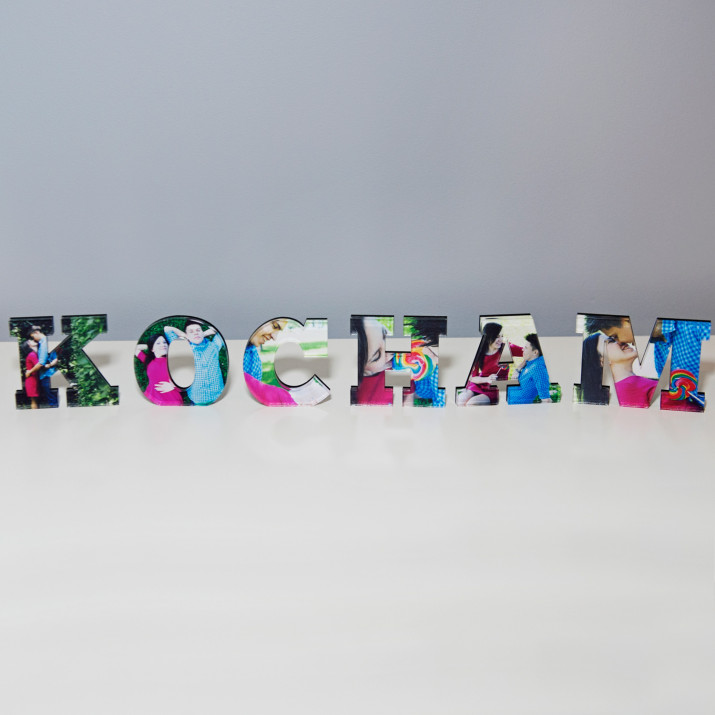 KOCHAM - słowo 3D ze zdjęć