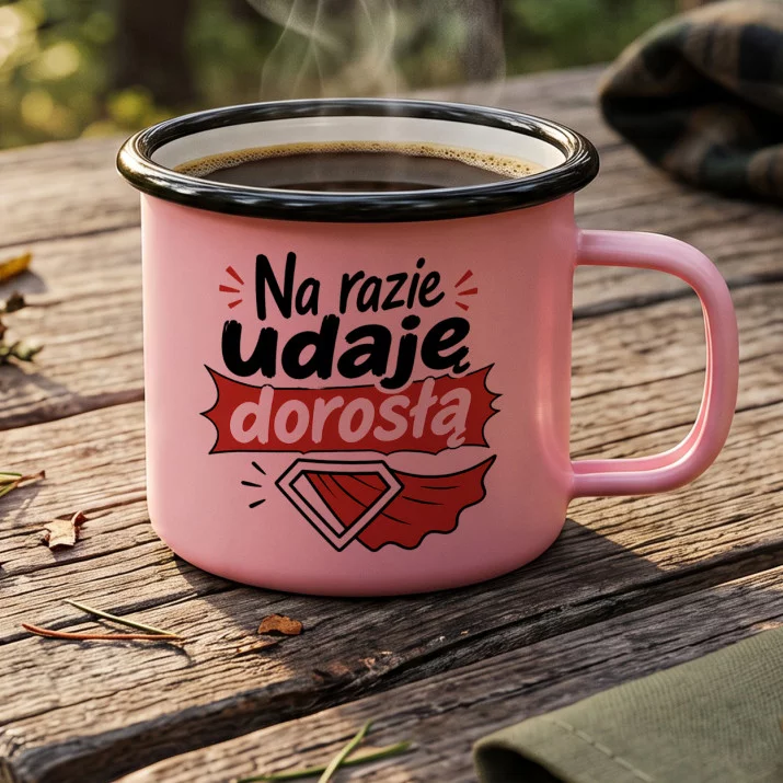Kubek Emaliowany Dla 25 Latki Prezent Na 25 Urodziny Dla Kobiety: Udawana Dorosłość Kubek Emaliowany Dla 25 Latki Prezent Na 25 Urodziny Dla Kobiety: Udawana Dorosłość