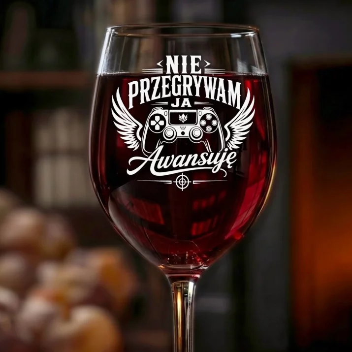 Kieliszek Do Wina Dla Gracza Komputerowego Prezent Dla Mężczyzny: Nie Przegrywam, Awansuję Kieliszek Do Wina Dla Gracza Komputerowego Prezent Dla Mężczyzny: Nie Przegrywam, Awansuję