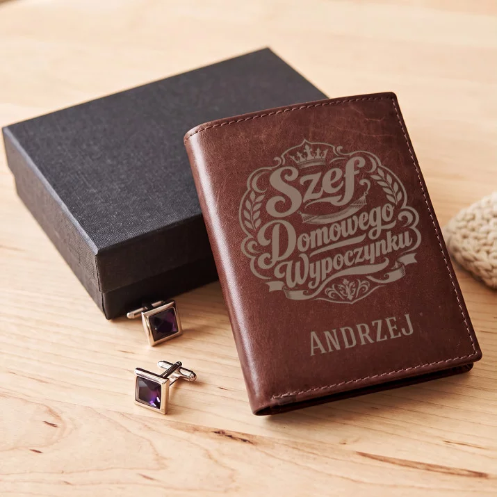 Portfel Męski Skórzany Na Święta Prezent Personalizowany: Szef Domowego Wypoczynku Portfel Męski Skórzany Na Święta Prezent Personalizowany: Szef Domowego Wypoczynku