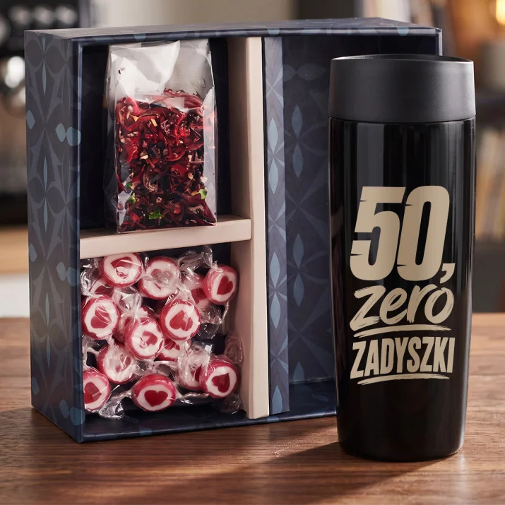 Zestaw Prezentowy Z Kubkiem Termicznym Na 50 Urodziny Prezent Mężczyzny: 50, Zero Zadyszki Zestaw Prezentowy Z Kubkiem Termicznym Na 50 Urodziny Prezent Mężczyzny: 50, Zero Zadyszki