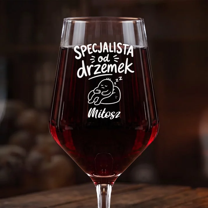 Mega Kieliszek Do Wina z Grawerem Dla Mężczyzny Prezent Dla Mężczyzny: Specjalista Od Drzemek Mega Kieliszek Do Wina z Grawerem Dla Mężczyzny Prezent Dla Mężczyzny: Specjalista Od Drzemek