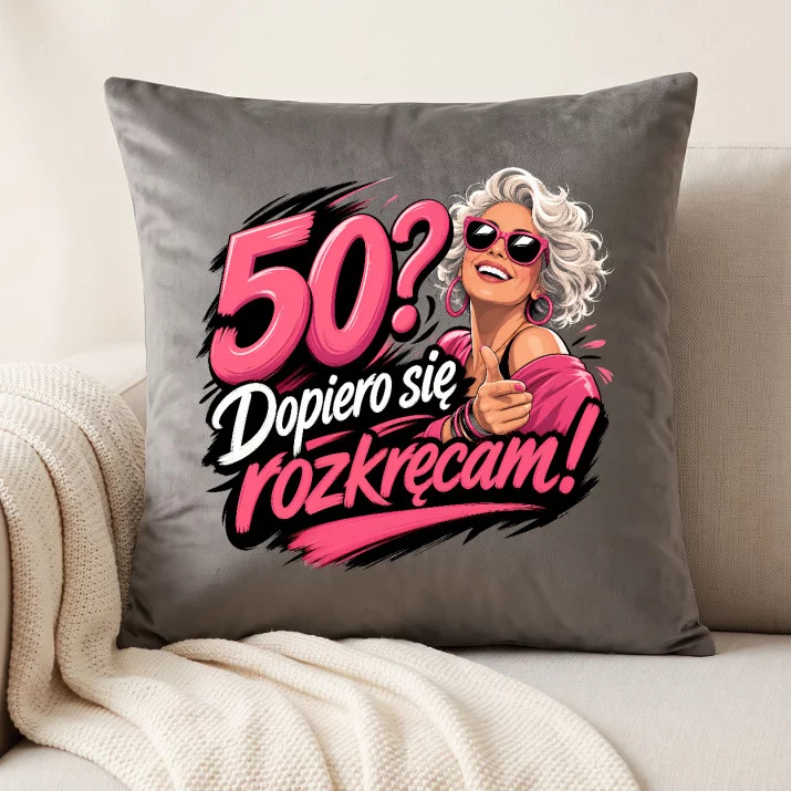 Poduszka Dekoracyjna Na 50 Urodziny Prezent Dla Kobiety: 50? Dopiero Się Rozkręcam! Poduszka Dekoracyjna Na 50 Urodziny Prezent Dla Kobiety: 50? Dopiero Się Rozkręcam!