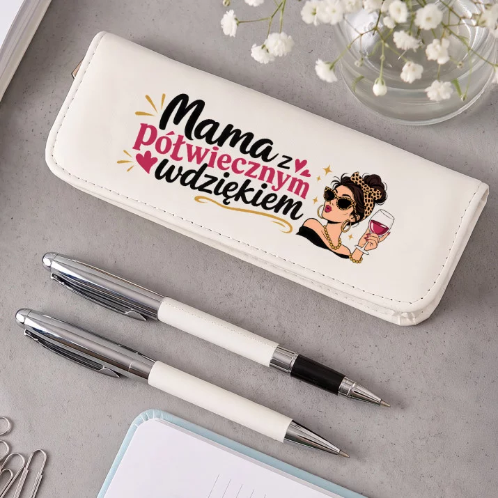 Zestaw Pióro i Długopis w Etui Na 50 Urodziny Mamy Prezent Na 50 Urodziny Dla Kobiety: Mama W Klimacie Retro Zestaw Pióro i Długopis w Etui Na 50 Urodziny Mamy Prezent Na 50 Urodziny Dla Kobiety: Mama W Klimacie Retro