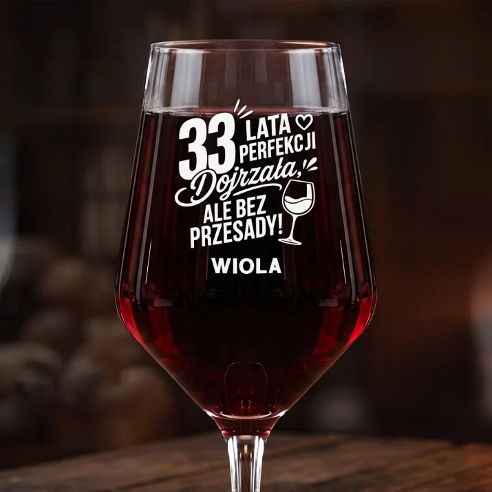 Mega Kieliszek Do Wina z Grawerem Na 33 Urodziny Prezent Dla 30 Latki Kobiety: 33 Lata Perfekcji Mega Kieliszek Do Wina z Grawerem Na 33 Urodziny Prezent Dla 30 Latki Kobiety: 33 Lata Perfekcji