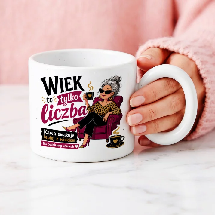 Kubek Z Okrągłym Uchem Na 60 Urodziny Prezent Dla 60 Latki Kobiety: Kawowy Humor Dojrzałości Kubek Z Okrągłym Uchem Na 60 Urodziny Prezent Dla 60 Latki Kobiety: Kawowy Humor Dojrzałości