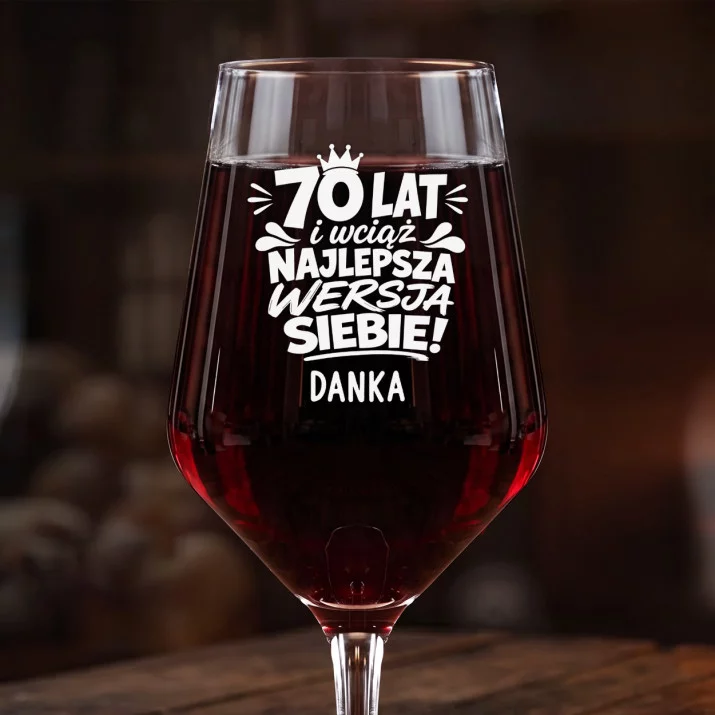 Mega Kieliszek Do Wina z Grawerem Na 70 Urodziny Kobiety Prezent Na 70 Urodziny Dla Kobiety: 70 Lat Najlepsza Wersja Mega Kieliszek Do Wina z Grawerem Na 70 Urodziny Kobiety Prezent Na 70 Urodziny Dla Kobiety: 70 Lat Najlepsza Wersja