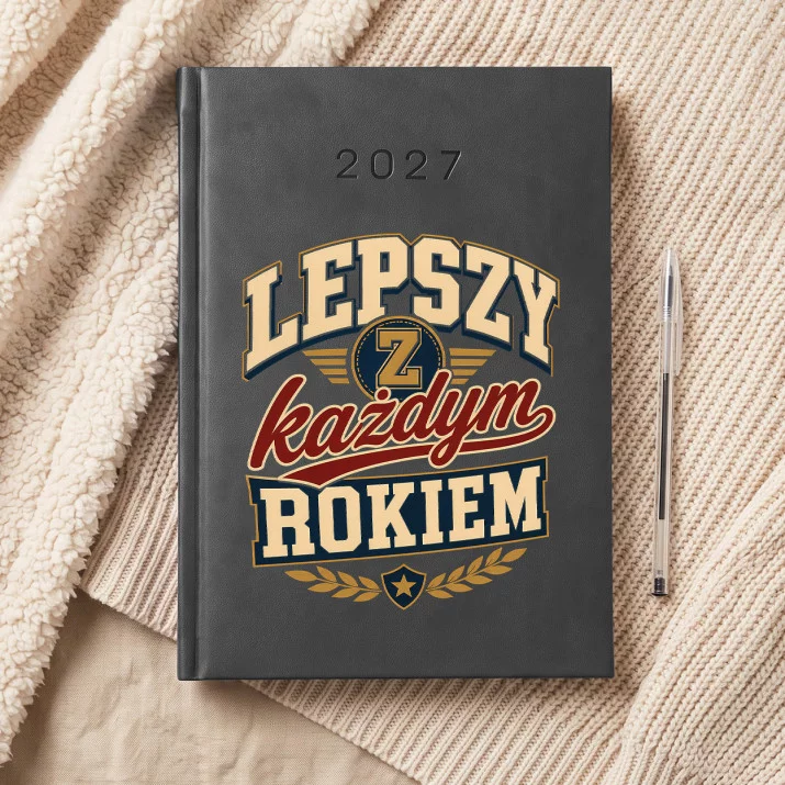 Kalendarz Książkowy A5 2027 Na 25 Lecie Ślubu Prezent Dla Mężczyzny: Srebrna Klasa Varsity Kalendarz Książkowy A5 2027 Na 25 Lecie Ślubu Prezent Dla Mężczyzny: Srebrna Klasa Varsity