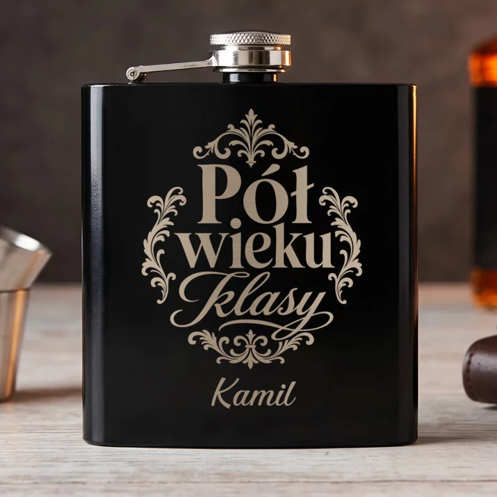 Piersiówka Z Grawerem Dla 50 Latka Prezent Na 50 Urodziny Dla Mężczyzny: Pół Wieku Klasy Piersiówka Z Grawerem Dla 50 Latka Prezent Na 50 Urodziny Dla Mężczyzny: Pół Wieku Klasy