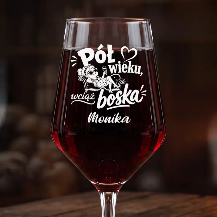 Mega Kieliszek Do Wina z Grawerem Na 50 Lecie Ślubu Prezent Dla Kobiety: Pół Wieku, Wciąż Boska Mega Kieliszek Do Wina z Grawerem Na 50 Lecie Ślubu Prezent Dla Kobiety: Pół Wieku, Wciąż Boska