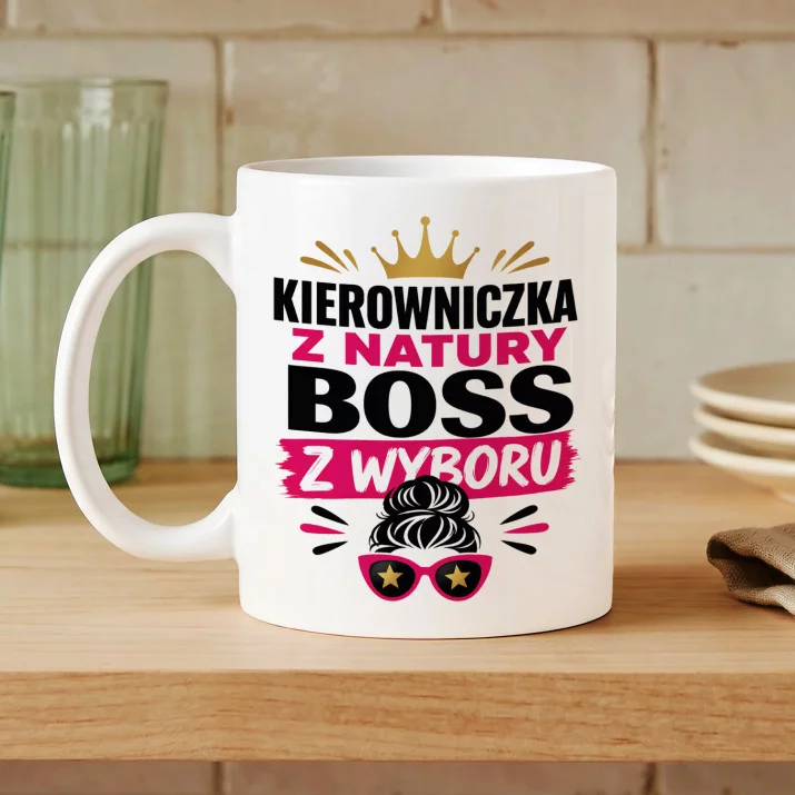 Kubek Z Nadrukiem Dla Kierowniczki Prezent Dla Kobiety: Z Natury Szefowa Kubek Z Nadrukiem Dla Kierowniczki Prezent Dla Kobiety: Z Natury Szefowa