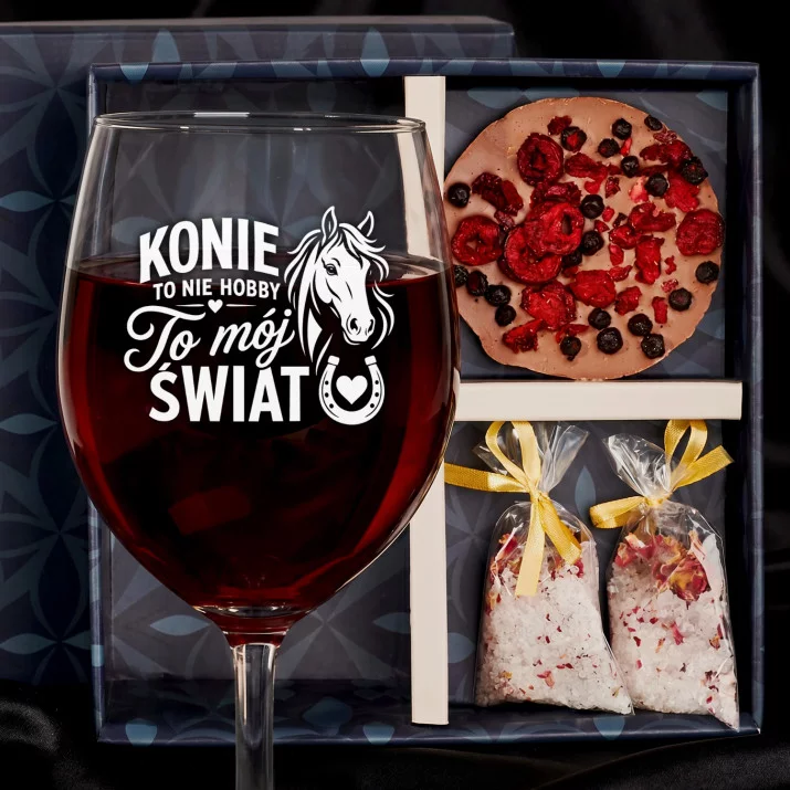 Zestaw Prezenowy Z Kieliszkiem Do Wina Dla Koniary: Konie To Mój Świat Zestaw Prezenowy Z Kieliszkiem Do Wina Dla Koniary: Konie To Mój Świat