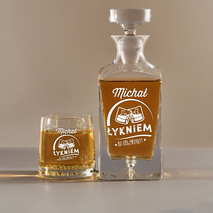 Łykniem bo odwykniem - Zestaw Grawerowana Karafka I Szklanki Do Whisky Łykniem bo odwykniem - Zestaw Grawerowana Karafka I Szklanki Do Whisky