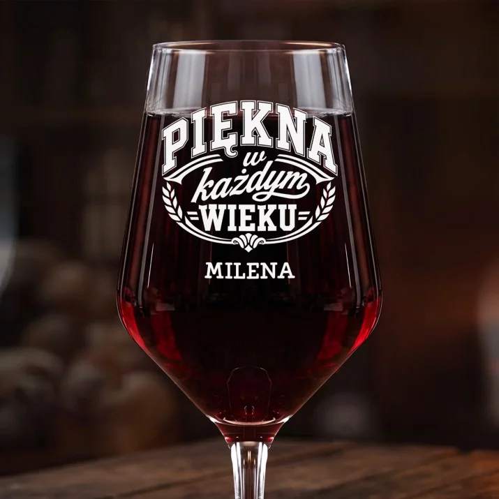 Mega Kieliszek Do Wina z Grawerem Dla 45 Latki Prezent Na 45 Urodziny Dla Kobiety: Piękna W Każdym Wieku Mega Kieliszek Do Wina z Grawerem Dla 45 Latki Prezent Na 45 Urodziny Dla Kobiety: Piękna W Każdym Wieku