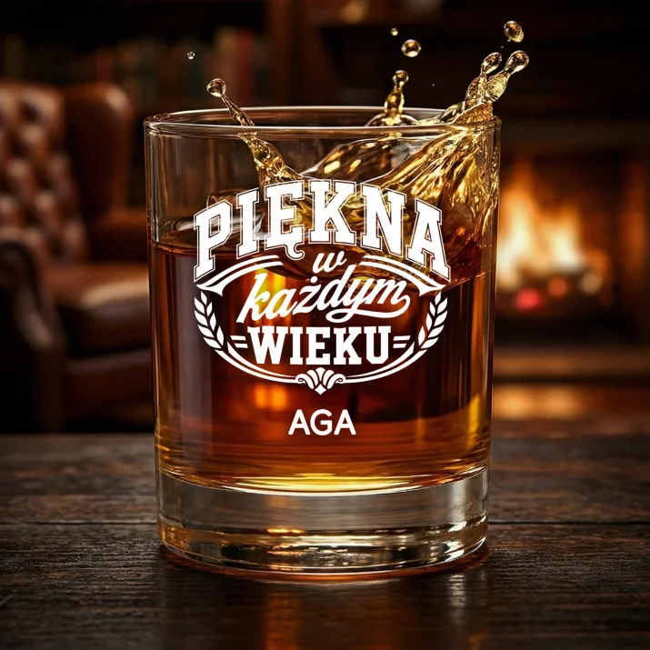 Szklanki Do Whisky z Grawerem Dla 45 Latki Prezent Na 45 Urodziny Dla Kobiety: Piękna W Każdym Wieku Szklanki Do Whisky z Grawerem Dla 45 Latki Prezent Na 45 Urodziny Dla Kobiety: Piękna W Każdym Wieku