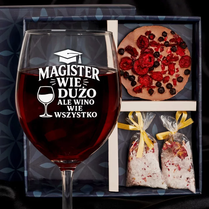 Zestaw Prezenowy Z Kieliszkiem Do Wina Dla Magistra: Magister I Wino Zestaw Prezenowy Z Kieliszkiem Do Wina Dla Magistra: Magister I Wino