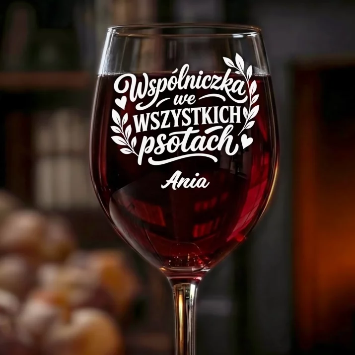 Kieliszek Do Wina z Grawerem Dla Siostry Prezent Dla Kobiety: Wspólniczka We Wszystkich