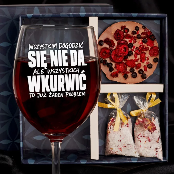 Zestaw Prezenowy Z Kieliszkiem Do Wina Dla Koleżanki: Wszystkim Dogodzić Się Nie Da