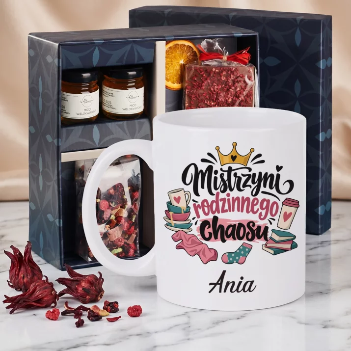Zestaw Prezentowy z Kubkiem Dla Kuzynki Dla Kobiety: Mistrzyni Rodzinnego Zestaw Prezentowy z Kubkiem Dla Kuzynki Dla Kobiety: Mistrzyni Rodzinnego