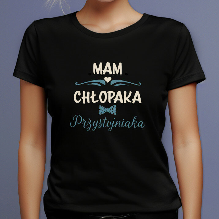 Mam chłopaka przystojniaka - Czarna koszulka damska