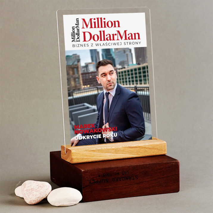Million dollar man - Wydruk na szkle akrylowym z podstawką