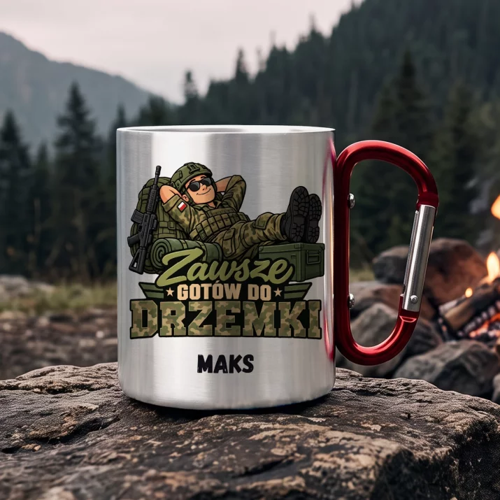 Kubek Metalowy z Karabińczykiem Dla Wojskowego Prezent Na Przysięgę Wojskową Dla Mężczyzny: Zawsze Gotów Do Drzemki Kubek Metalowy z Karabińczykiem Dla Wojskowego Prezent Na Przysięgę Wojskową Dla Mężczyzny: Zawsze Gotów Do Drzemki