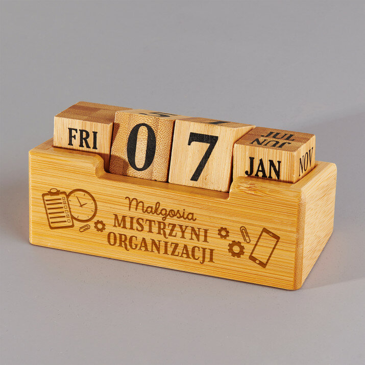 Mistrzyni organizacji - Wieczny kalendarz drewniany