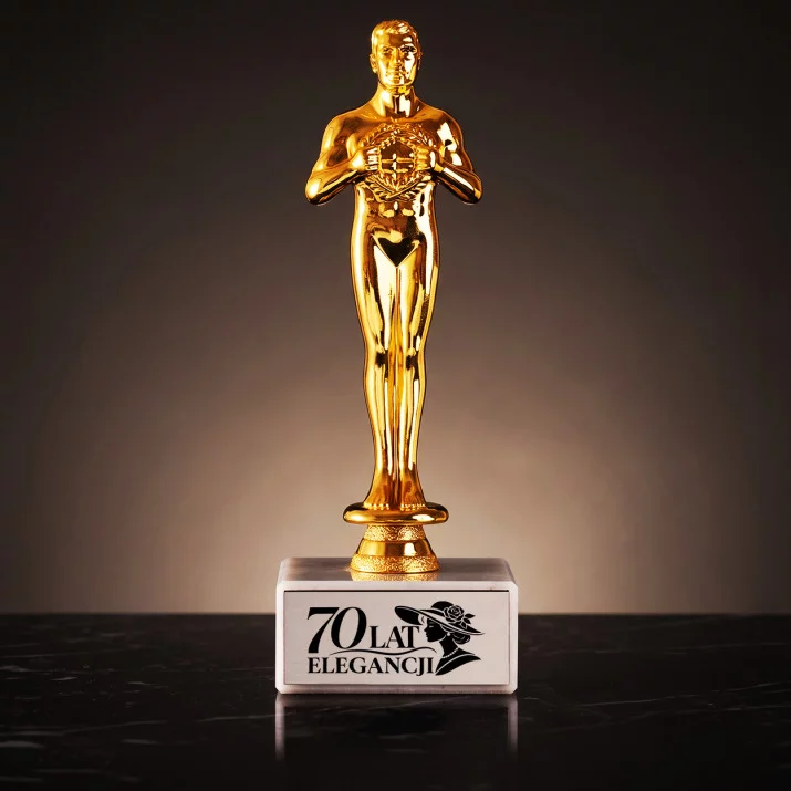 Statuetka Z Grawerem Na 70 Urodziny Prezent Dla Kobiety: 70 Lat Elegancji