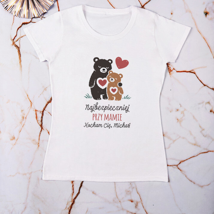 Najbezpieczniej przy mamie - Koszulka damska z nadrukiem
