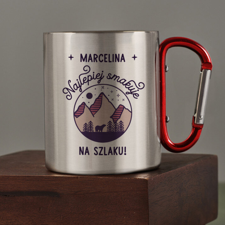 Najlepiej smakuje na szlaku - Kubek metalowy z karabińczykiem Najlepiej smakuje na szlaku - Kubek metalowy z karabińczykiem
