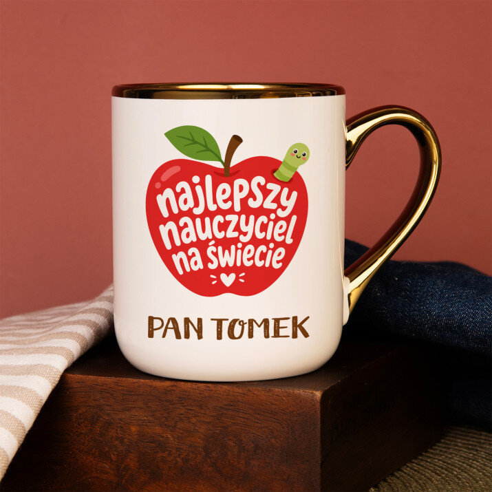 Najlepszy nauczyciel jabłko - Kubek ceramiczny ze złotym rantem