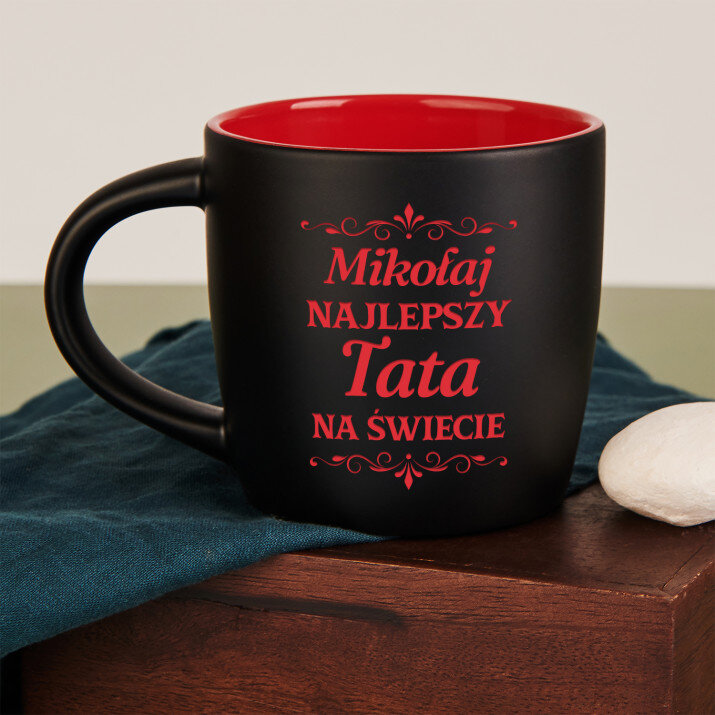 Najlepszy tata ornamenty - Czarny kubek ceramiczny Najlepszy tata ornamenty - Czarny kubek ceramiczny