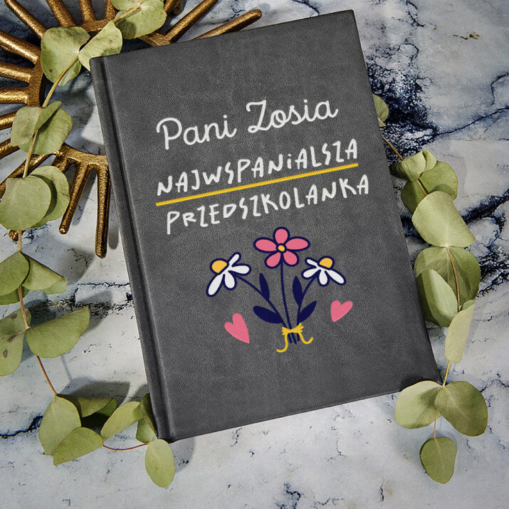 Najwspanialsza przedszkolanka rysunek - notatnik A5 z nadrukiem Najwspanialsza przedszkolanka rysunek - notatnik A5 z nadrukiem