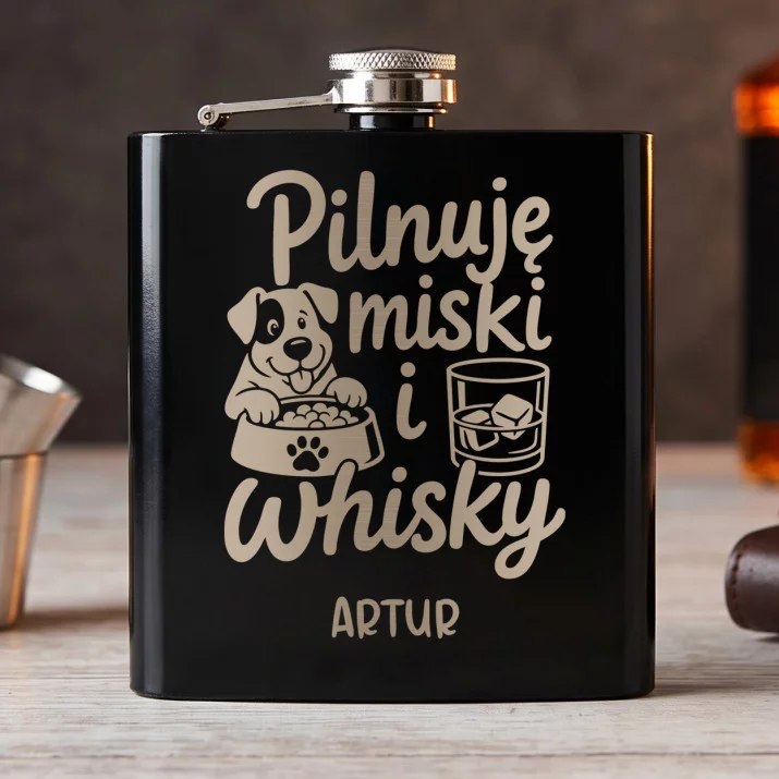 Piersiówka Z Grawerem Dla Miłośnika Psów Prezent Dla Mężczyzny: Pilnuję Miski I Whisky Piersiówka Z Grawerem Dla Miłośnika Psów Prezent Dla Mężczyzny: Pilnuję Miski I Whisky